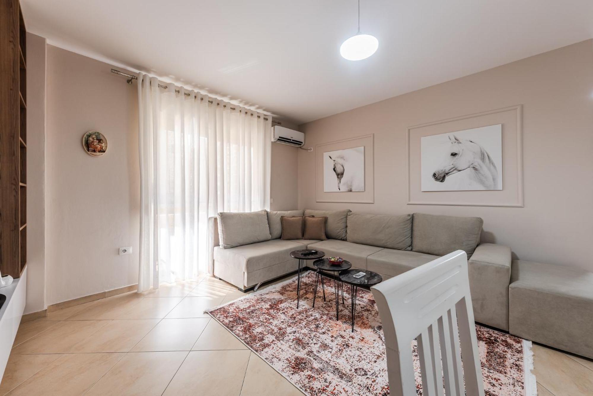 City Center Apartments By Kondo Stays فلورا المظهر الخارجي الصورة